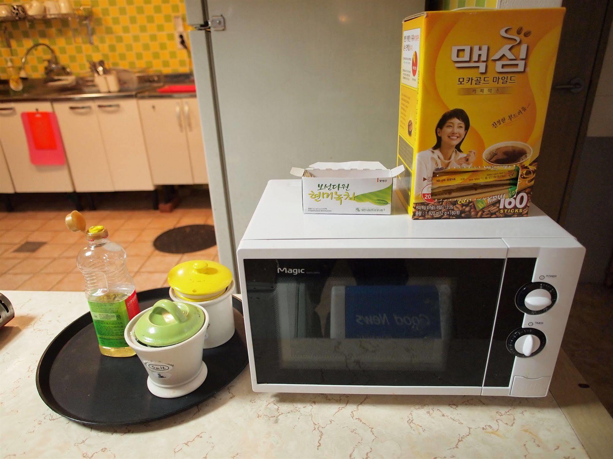 Shinchon Hostel Seoul Exteriör bild